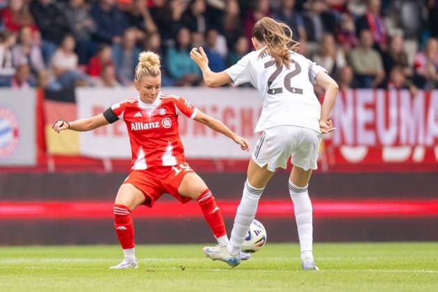 Linda Dallmann 10 (FC Bayern Muenchen Frauen), Andersson 22 (Real Madrid), FC Bayern Frauen Muenchen - Real Madrid, Google Pixel Frauenbundesliga, Freundschaftsspiel Testspiel, 21.08.25 DFB regulations prohibit any use of photographs as image sequences and or quasi-video. (kolbert-press) Muenchen Bayern Deutschland