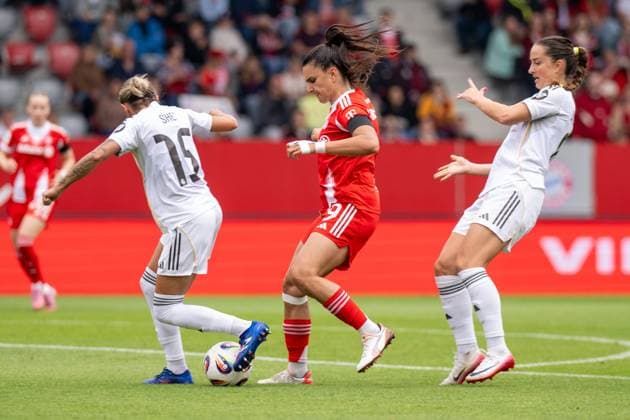 Shei 15 (Real Madrid), Jovana Damnjanovic 9 (FC Bayern Muenchen Frauen), FC Bayern Frauen Muenchen - Real Madrid, Google Pixel Frauenbundesliga, Freundschaftsspiel Testspiel, 21.08.25 DFB regulations prohibit any use of photographs as image sequences and or quasi-video. (kolbert-press) Muenchen Bayern Deutschland