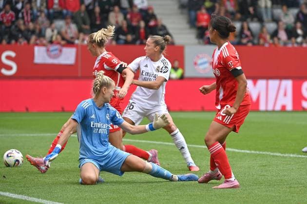 Torchance v.re:Momoko TANIKAWA (FCB), CAICEDO (Madrid),Lea SCHUELLER (FCB), Merle FROHMS (Torfrau Madrid),Strafraumszene, Aktion. Fussball Testspiel FC Bayern Muenchen Frauen - Real Madrid am 21.08.2025 FC Bayern Campus. Fussball 1. Bundesliga,Saison 2024 2025.