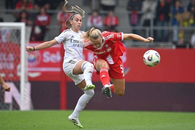 ATHENEA (Madrid), Aktion,Zweikampf gegen Magdalena ERIKSSON (FCB), Fussball Testspiel FC Bayern Muenchen Frauen - Real Madrid am 21.08.2025 FC Bayern Campus. Fussball 1. Bundesliga,Saison 2024 2025.