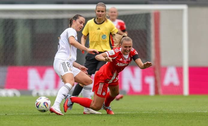 DEU, München, FC Bayern München vs Real Madrid, Testspiel, DFB, FC Bayern Campus, Saison 25 26, im Bild v.l.n.r: Sara Däbritz (Real Madrid 8), Georgia Stanway (Bayern München 31) DFB DFL REGULATIONS PROHIBIT ANY USE OF PHOTOGRAPHS AS IMAGE SEQUENCES AND OR QUASI-VIDEO, 21.08.2025, Copyright: HMBxMedia HendrikxHamelau