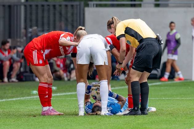 Verletzungsunterbrechnung fuer Maria Isabel Misa Rodriguez Rivero (Torhueterin, Real Madrid CF, 1) GER, FC Bayern Muenchen Frauen vs. Real Madrid CF, Fussball, Frauen, Testspiel, Saison 2025 2026, 21.08.2025. (DFL DFB REGULATIONS PROHIBIT ANY USE OF PHOTOGRAPHS as IMAGE SEQUENCES and or QUASI-VIDEO). GER, FC Bayern Muenchen Frauen vs. Real Madrid CF, Fussball, Frauen, Testspiel, Saison 2025 2026, 21.08.2025. Muenchen Copyright: xEibner-Pressefoto HeikexFeinerx EP_HFR