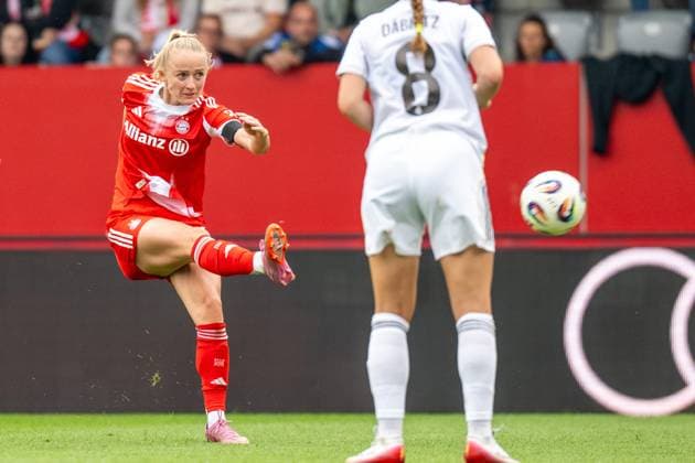 Lea Schueller 11 (FC Bayern Muenchen Frauen), FC Bayern Frauen Muenchen - Real Madrid, Google Pixel Frauenbundesliga, Freundschaftsspiel Testspiel, 21.08.25 DFB regulations prohibit any use of photographs as image sequences and or quasi-video. (kolbert-press) Muenchen Bayern Deutschland