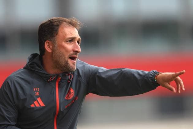 Bayerns Trainer Jose¯BARCALA. Frauenfussball Muenchen - Madrid. Frauen - Fußball, FC Bayern München - Real Madrid, Vorbereitungsspiel zur Saison 2025-2026, am 21.08.2025 in Muenchen, F C B A Y E R N C A M P U S, Deutschland. Quelle Copyright Credit : Oryk HAIST