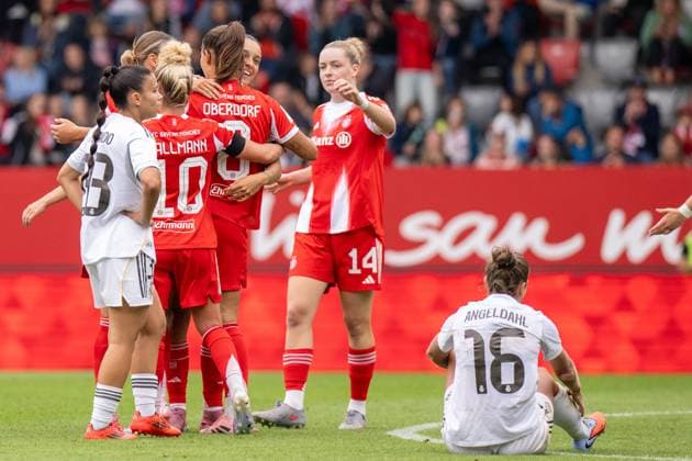 Torjubel FC Bayern Frauen zum 4:1, FC Bayern Frauen Muenchen - Real Madrid, Google Pixel Frauenbundesliga, Freundschaftsspiel Testspiel, 21.08.25 DFB regulations prohibit any use of photographs as image sequences and or quasi-video. (kolbert-press) Muenchen Bayern Deutschland