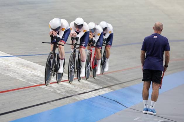 2025 UCI Junior Track World Championships Picture by Alex Whitehead SWpix.com - 21 08 2025 - Cycling - 2025 UCI Junior Track World Championships - Omnisport, Apeldoorn, Netherlands - Men Team Pursuit Final for Gold - Henry Hobbs (Great Britain), Rory Gravelle (Great Britain), Max Hinds (Great Britain), Daniel Thompson (Great Britain) Copyright: x xSWpix.comx(t axPhotographyxHubxLtd)xAlexxWhitehead SWpix.comx SWP-3030-0808