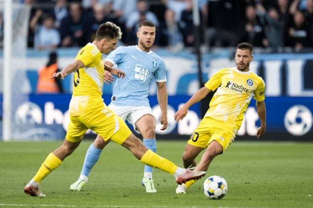 250821 Gabriel Busanello of Malmö FF and Jan Navratil of SK Sigma Olomouc during the first leg UEFA Europa League playoff football match between Malmö FF and SK Sigma Olomouc on August 21, 2025 in Malmö. Photo: Petter Arvidson BILDBYRAN kod PA PA1067 fotboll, football, soccer, fotball,uefa europa league, europa le Copyright: PETTERxARVIDSON BB250821PA062