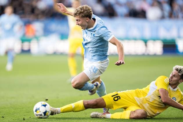 250821 Hugo Bolin of Malmö FF and Filip Slavicek of SK Sigma Olomouc during the first leg UEFA Europa League playoff football match between Malmö FF and SK Sigma Olomouc on August 21, 2025 in Malmö. Photo: Petter Arvidson BILDBYRAN kod PA PA1067 fotboll, football, soccer, fotball,uefa europa league, europa le Copyright: PETTERxARVIDSON BB250821PA066