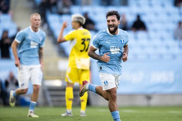 250821 Sead Haksabanovic of Malmö FF celebrates after 2-0 during the first leg UEFA Europa League playoff football match between Malmö FF and SK Sigma Olomouc on August 21, 2025 in Malmö. Photo: Petter Arvidson BILDBYRAN kod PA PA1067 fotboll football soccer fotball uefa europa league europa league malmö ff sk sigma olomouc bbeng playoff bbauto jubel Copyright: PETTERxARVIDSON BB250821PA071
