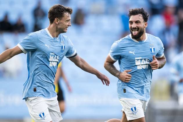 250821 Sead Haksabanovic of Malmö FF celebrates with Sead Haksabanovic after 2-0 during the first leg UEFA Europa League playoff football match between Malmö FF and SK Sigma Olomouc on August 21, 2025 in Malmö. Photo: Petter Arvidson BILDBYRAN kod PA PA1067 fotboll football soccer fotball uefa europa league europa league malmö ff sk sigma olomouc bbeng playoff bbauto jubel Copyright: PETTERxARVIDSON BB250821PA072