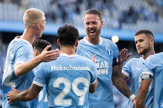 250821 Sead Haksabanovic of Malmö FF celebrates with Pontus Jansson after 2-0 during the first leg UEFA Europa League playoff football match between Malmö FF and SK Sigma Olomouc on August 21, 2025 in Malmö. Photo: Petter Arvidson BILDBYRAN kod PA PA1067 fotboll football soccer fotball uefa europa league europa league malmö ff sk sigma olomouc bbeng playoff bbauto jubel Copyright: PETTERxARVIDSON BB250821PA073