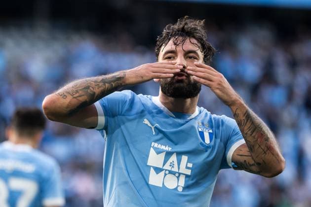 250821 Sead Haksabanovic of Malmö FF celebrates after 2-0 during the first leg UEFA Europa League playoff football match between Malmö FF and SK Sigma Olomouc on August 21, 2025 in Malmö. Photo: Petter Arvidson BILDBYRAN kod PA PA1067 fotboll football soccer fotball uefa europa league europa league malmö ff sk sigma olomouc bbeng playoff bbauto jubel Copyright: PETTERxARVIDSON BB250821PA075