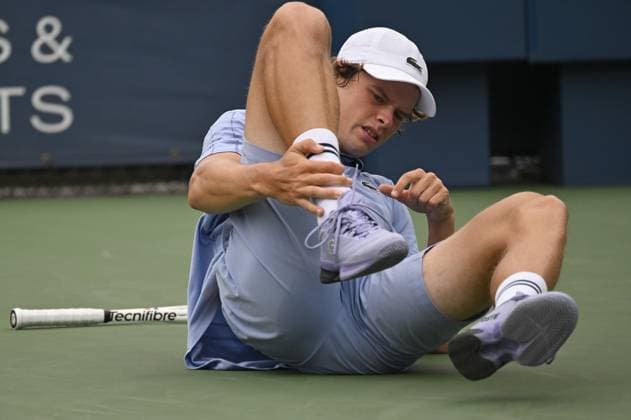 Alexander Blockx of Belgium holds his leg as lays on the tennis court after suffering an injuring during a tennis match between Belgian Blockx and Belgian Coppejans, in the second round of the qualifications for the men s signles of the 2025 US Open Grand Slam tennis tournament in New York City, USA, Thursday 21 August 2025. TONYxBEHAR  x131793849x