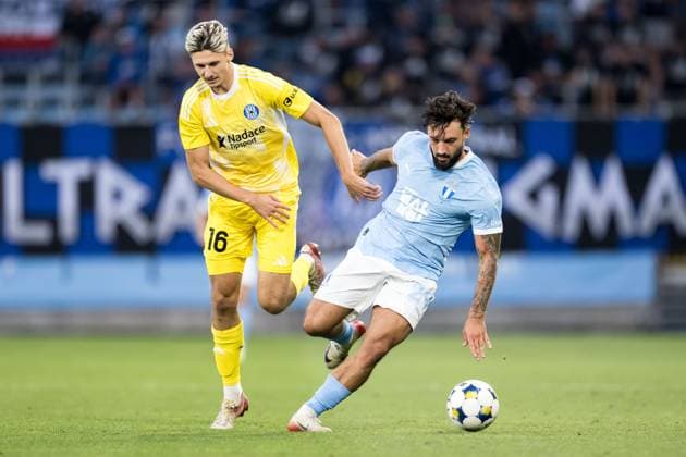 250821 Filip Slavicek of SK Sigma Olomouc and Sead Haksabanovic of Malmö FF during the first leg UEFA Europa League playoff football match between Malmö FF and SK Sigma Olomouc on August 21, 2025 in Malmö. Photo: Petter Arvidson BILDBYRAN kod PA PA1067 fotboll football soccer fotball uefa europa league europa league malmö ff sk sigma olomouc bbeng playoff bbauto Copyright: PETTERxARVIDSON BB250821PA081