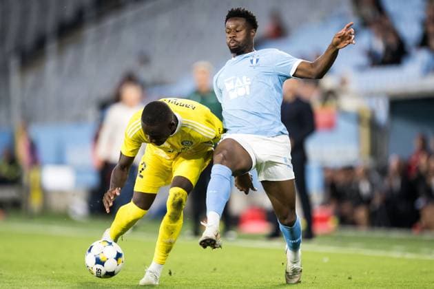 250821 Abdoulaye Sylla of SK Sigma Olomouc and Emmanuel Ekong of Malmö FF during the first leg UEFA Europa League playoff football match between Malmö FF and SK Sigma Olomouc on August 21, 2025 in Malmö. Photo: Petter Arvidson BILDBYRAN kod PA PA1067 fotboll football soccer fotball uefa europa league europa league malmö ff sk sigma olomouc bbeng playoff bbauto Copyright: PETTERxARVIDSON BB250821PA103