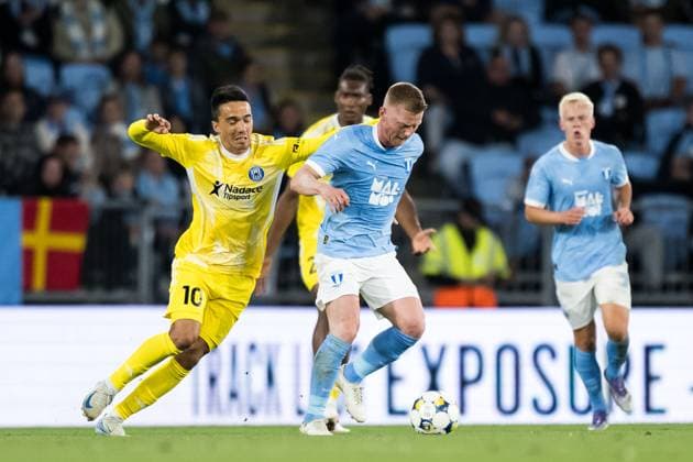 250821 Tihomir Kostadinov of SK Sigma Olomouc and Anton Tinnerholm of Malmö FF during the first leg UEFA Europa League playoff football match between Malmö FF and SK Sigma Olomouc on August 21, 2025 in Malmö. Photo: Petter Arvidson BILDBYRAN kod PA PA1067 fotboll football soccer fotball uefa europa league europa league malmö ff sk sigma olomouc bbeng playoff bbauto Copyright: PETTERxARVIDSON BB250821PA108