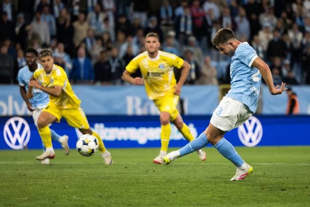 250821 Lasse Berg Johnsen of Malmö FF scores 3-0 during the first leg UEFA Europa League playoff football match between Malmö FF and SK Sigma Olomouc on August 21, 2025 in Malmö. Photo: Petter Arvidson BILDBYRAN kod PA PA1067 fotboll football soccer fotball uefa europa league europa league malmö ff sk sigma olomouc bbeng playoff bbauto jubel Copyright: PETTERxARVIDSON BB250821PA113