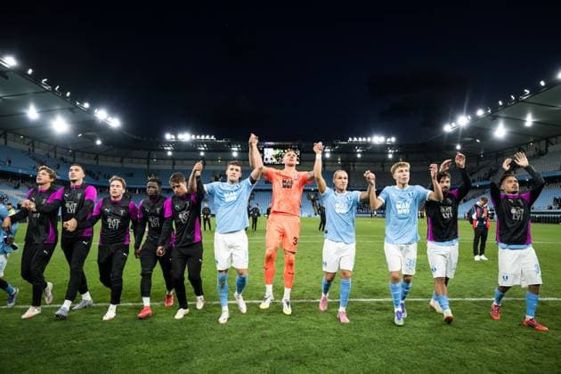 250821 Colin Rösler, Robin Olsen, Arnor Sigurdsson, and Hugo Bolin of Malmö FF celebrate after the first leg UEFA Europa League playoff football match between Malmö FF and SK Sigma Olomouc on August 21, 2025 in Malmö. Photo: Petter Arvidson BILDBYRAN kod PA PA1067 fotboll football soccer fotball uefa europa league europa league malmö ff sk sigma olomouc bbeng playoff bbauto jubel Copyright: PETTERxARVIDSON BB250821PA130