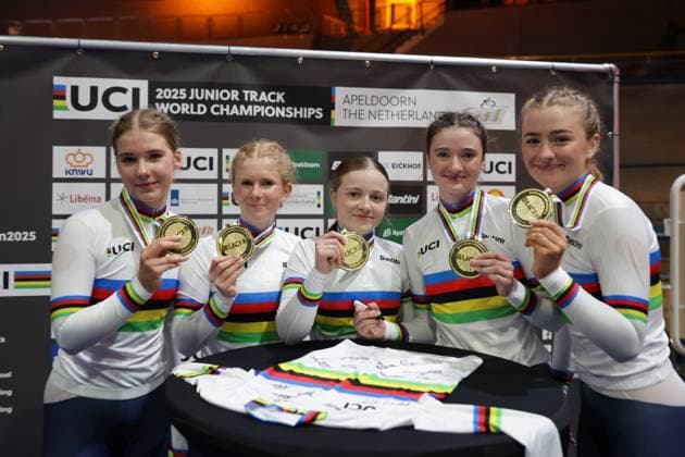 2025 UCI Junior Track World Championships Picture by Alex Whitehead SWpix.com - 21 08 2025 - Cycling - 2025 UCI Junior Track World Championships - Omnisport, Apeldoorn, Netherlands - Women Team Pursuit Final Podium - (L to R) Arabella Blackburn (Great Britain), Evie Smith (Great Britain), Phoebe Taylor (Great Britain), Abigail Miller (Great Britain), Erin Boothman (Great Britain) signing the Santini Rainbow Jersey Copyright: x xSWpix.comx(t axPhotographyxHubxLtd)xAlexxWhitehead SWpix.comx SWP-3030-0909