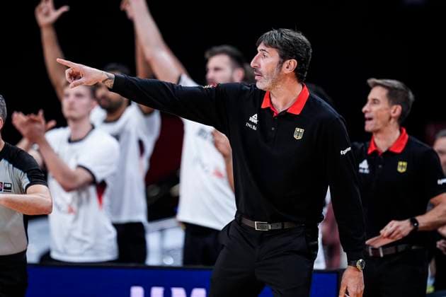 August 21, 2025, Madrid, Madrid, Spain: Alex Mumbru, Head coach of Germany gestures during City of Madrid Tournament, basketball match played between Spain and Germany at Madrid Arena on August 21, 2025 in Madrid, Spain. Madrid Spain - ZUMAa181 20250821_zaa_a181_099 Copyright: xOscarxJ.xBarrosox