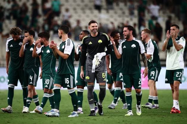 Players of Panathinaikos celebrate their victory after the UEFA Europa League Play-offs 1st leg soccer match between Panathinaikos and Samsunspor held at Olympic Athletic Center of Athens in Athens, Greece, 21 August 2025. IMAGO ONE INCH PRODUCTIONS ATHENS Greece Copyright: xOnexInchxProductionsx 6636613