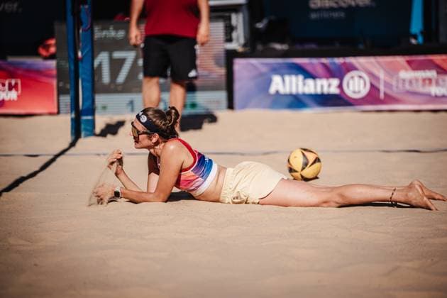 Beachvolleyball Frauen Allianz German Beach Tour 2025 Tourstop Berlin 21.08.2025 Larissa Claassen am Boden und ärgert sich Berlin Funkhaus Beach Berlin Deutschland