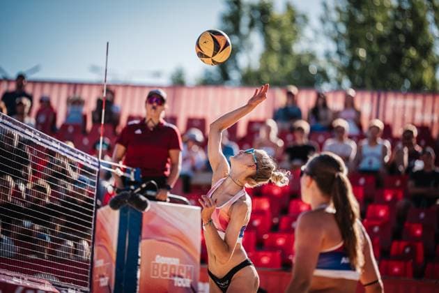 Beachvolleyball Frauen Allianz German Beach Tour 2025 Tourstop Berlin 21.08.2025 Emma Gangey beim Angriff Berlin Funkhaus Beach Berlin Deutschland