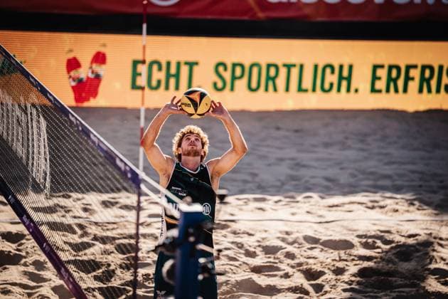Beachvolleyball Männer Allianz German Beach Tour 2025 Tourstop Berlin 21.08.2025 Zuspiel von Luis Henrichs Berlin Funkhaus Beach Berlin Deutschland
