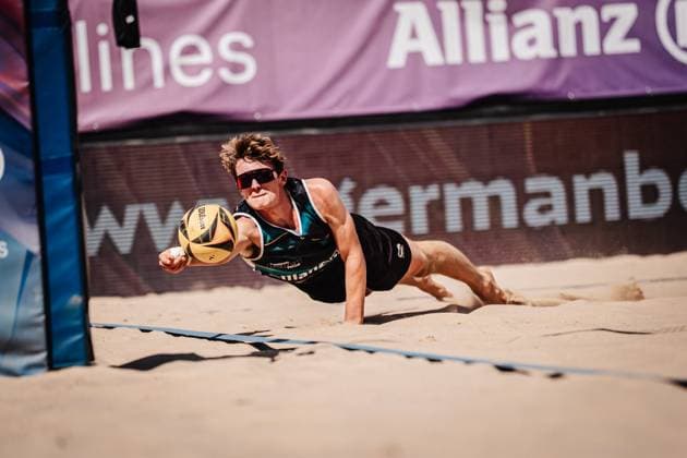 Beachvolleyball Männer Allianz German Beach Tour 2025 Tourstop Berlin 21.08.2025 Moritz Camp springt zum Ball Berlin Funkhaus Beach Berlin Deutschland