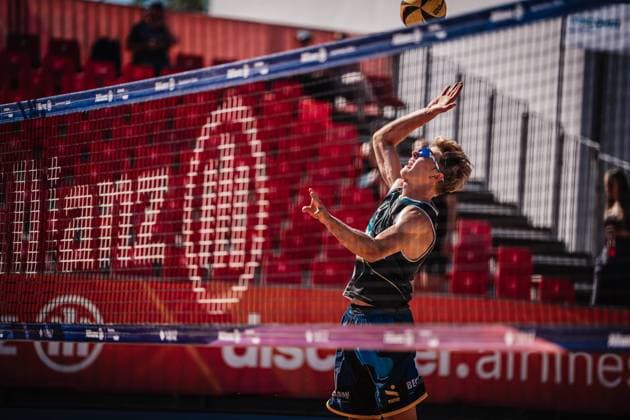 Beachvolleyball Männer Allianz German Beach Tour 2025 Tourstop Berlin 21.08.2025 Leo Hauschild beim Angriff Berlin Funkhaus Beach Berlin Deutschland
