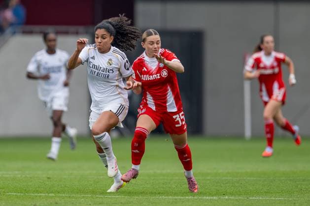 Yasmim Assis Ribeiro (Real Madrid CF, 12) gegen Maria Plattner (FC Bayern Muenchen Frauen, 35) GER, FC Bayern Muenchen Frauen vs. Real Madrid CF, Fussball, Frauen, Testspiel, Saison 2025 2026, 21.08.2025. (DFL DFB REGULATIONS PROHIBIT ANY USE OF PHOTOGRAPHS as IMAGE SEQUENCES and or QUASI-VIDEO). GER, FC Bayern Muenchen Frauen vs. Real Madrid CF, Fussball, Frauen, Testspiel, Saison 2025 2026, 21.08.2025. Muenchen Copyright: xEibner-Pressefoto HeikexFeinerx EP_HFR