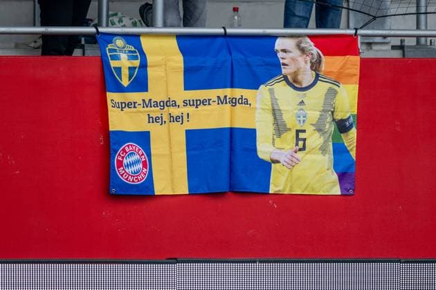 Schwedische Fahne als Grundlage fuer ein Fantransparent Banner fuer Magdalena Eriksson (FC Bayern Muenchen Frauen, 05) - nicht im Bild GER, FC Bayern Muenchen Frauen vs. Real Madrid CF, Fussball, Frauen, Testspiel, Saison 2025 2026, 21.08.2025. (DFL DFB REGULATIONS PROHIBIT ANY USE OF PHOTOGRAPHS as IMAGE SEQUENCES and or QUASI-VIDEO). GER, FC Bayern Muenchen Frauen vs. Real Madrid CF, Fussball, Frauen, Testspiel, Saison 2025 2026, 21.08.2025. Muenchen Copyright: xEibner-Pressefoto HeikexFeinerx EP_HFR
