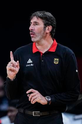 August 21, 2025, Madrid, Madrid, Spain: Alex Mumbru, Head coach of Germany gestures during City of Madrid Tournament, basketball match played between Spain and Germany at Madrid Arena on August 21, 2025 in Madrid, Spain. Madrid Spain - ZUMAa181 20250821_zaa_a181_135 Copyright: xOscarxJ.xBarrosox