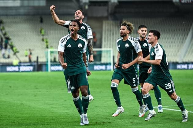 14 Erik Palmer-Brown of Panathinaikos celebrates a goal with his teammates 2 Davide Calabria, 5 Ahmed Touba, 16 Adam Gnezda Cerin and 28 Facundo Pellistri during the Europa League, Play-offs, 1st leg match between Panathinaikos and Samsunspor at OAKA Stadium on August 21, 2025, in Athens, Greece.  Copyright: xStefanosxKyriazis IPAxSportx xipa-agency.netx xx IPA_62901989 IPA_Agency_IPA62901989