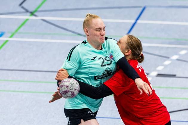 21.08.2025, GER, Handball, Frauen, Saison 2025 2026, 1.BL Alsco Frauen Handball Bundesliga, Testspiel, Thueringer HC - BSV Sachsen Zwickau Johanna Reichert (Thueringer HC,29) Laura Szabo (BSV Sachsen Zwickau) 99974 Mühlhausen Goermar Görmar-Halle Thüringen Deutschland