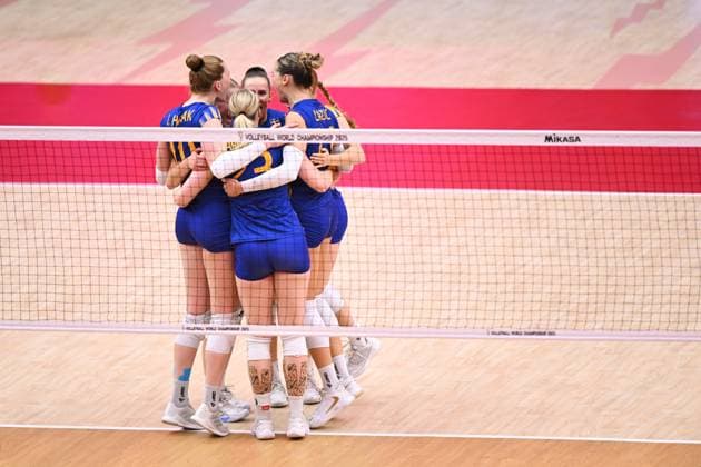 250822 Players of Sweden celebrate during the women s volleyball World Championship, WM, Weltmeisterschaft match between Netherlands and Sweden on August 22, 2025 in Bangkok. Photo: Kaikungwon Duanjumroon BILDBYRAN kod XY XY0070 volleyboll volleyball landslaget netherlands sverige nederländerna national team, Nationalteam sweden dam bbeng vm world championship jubel Copyright: KaikungwonxDuanjumroon BB250822BB078
