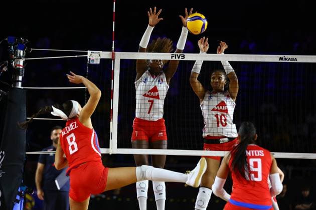 Sport Bilder des Tages (250822) -- CHIANG MAI, Aug. 22, 2025 -- Iman Ndiaye (2nd L) and Fatoumata Fanguedou (2nd R) of France compete during the Preliminary Phase Pool C match between Puerto Rico and France at the Volleyball Women s World Championship, WM, Weltmeisterschaft in Chiang Mai, Thailand, Aug. 22, 2025. ) (SP)THAILAND-CHIANG MAI-VOLLEYBALL-WOMEN S WORLD CHAMPIONSHIP-PUERTO RICO VS FRANCE SunxWeitong 