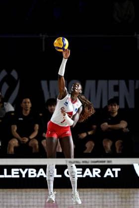 (250822) -- CHIANG MAI, Aug. 22, 2025 -- Iman Ndiaye of France serves during the Preliminary Phase Pool C match between Puerto Rico and France at the Volleyball Women s World Championship, WM, Weltmeisterschaft in Chiang Mai, Thailand, Aug. 22, 2025. ) (SP)THAILAND-CHIANG MAI-VOLLEYBALL-WOMEN S WORLD CHAMPIONSHIP-PUERTO RICO VS FRANCE HouxZhaokang 