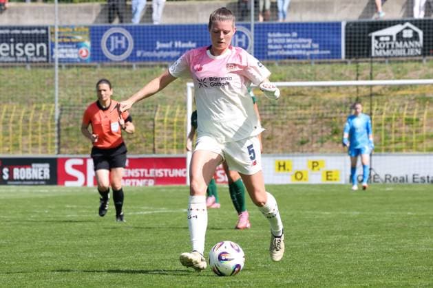 22.08.2025, Fussball, Frauen, Saison 2025 2026, Testspiel, Bayer Leverkusen - VfL Wolfsburg Claudia Wenger (Bayer Leverkusen, 5) Hof Stadion Grüne Au Bayern Deutschland