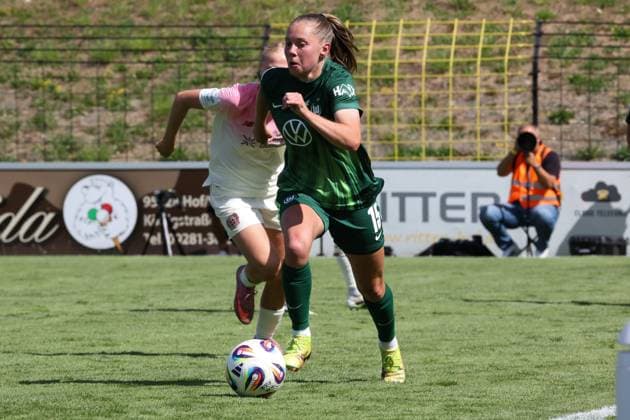 22.08.2025, Fussball, Frauen, Saison 2025 2026, Testspiel, Bayer Leverkusen - VfL Wolfsburg Janou Levels (VfL Wolfsburg, 15) Hof Stadion Grüne Au Bayern Deutschland