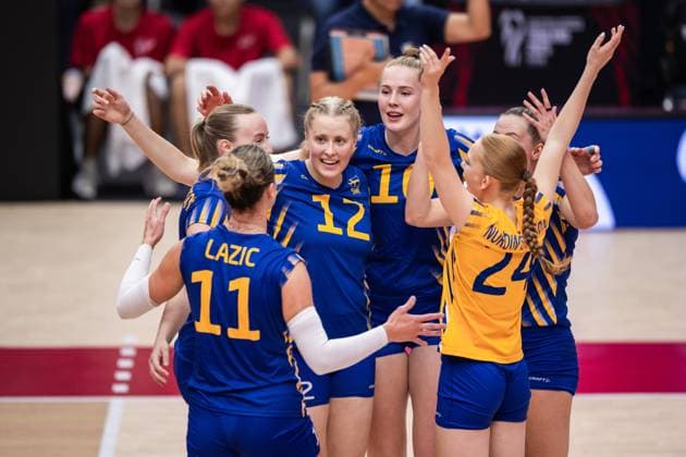 250822 Hilda Gustafsson and Isabelle Haak of Sweden celebrate during the women s volleyball World Championship, WM, Weltmeisterschaft match between Netherlands and Sweden on August 22, 2025 in Bangkok. Photo: Kaikungwon Duanjumroon BILDBYRAN kod XY XY0070 volleyboll volleyball landslaget netherlands sverige nederländerna national team, Nationalteam sweden dam bbeng vm world championship jubel Copyright: KaikungwonxDuanjumroon BB250822BB109