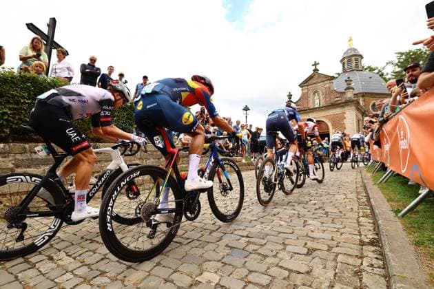 The pack of riders pictured on the Muur of Geraardsbergen during the third stage of the Renewi Tour multi-stage cycling race, from Aalter to Geraardsbergen (179,9 km) on Friday 22 August 2025. The five-day race takes place in Belgium and the Netherlands. DAVIDxPINTENS  x131891118x