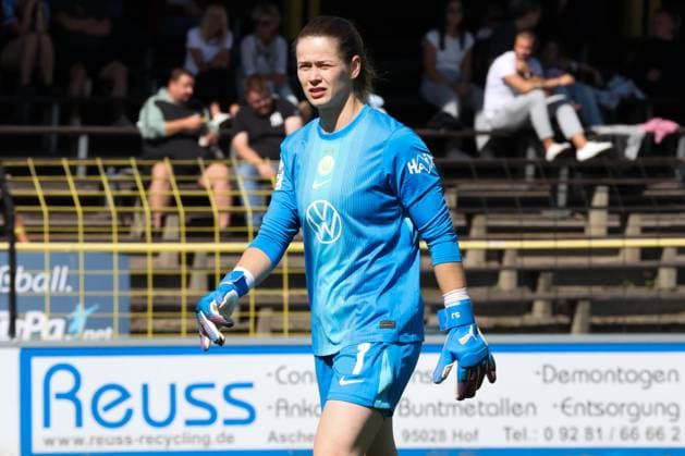 22.08.2025, Fussball, Frauen, Saison 2025 2026, Testspiel, Bayer Leverkusen - VfL Wolfsburg Stina Johannes (VfL Wolfsburg, 1) Hof Stadion Grüne Au Bayern Deutschland