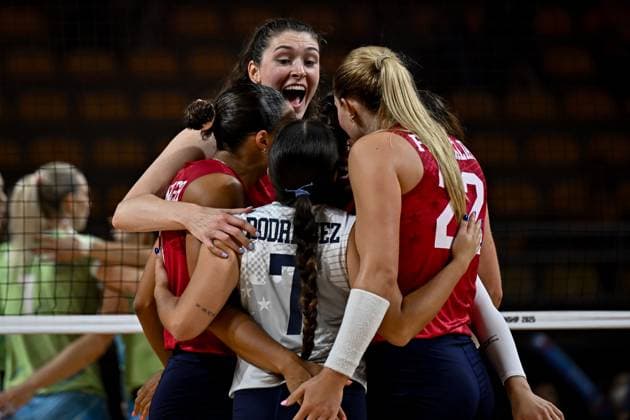 USA v Slovenia - FIVB Women s Volleyball World Championship, WM, Weltmeisterschaft NAKHON RATCHASIMA, THAILAND - AUGUST 22: Players of USA celebrate after a point during FIVB Women s Volleyball World Championship volleyball match between USA and Slovenia at Korat Chatchai Hall in Nakhon Ratchasima, Thailand on August 22, 2025. Mustafa Hatipoglu Anadolu Nakhon Ratchasima Thailand. Editorial use only. Please get in touch for any other usage.  Copyright: x2025xAnadoluxMustafaxHatipoglux