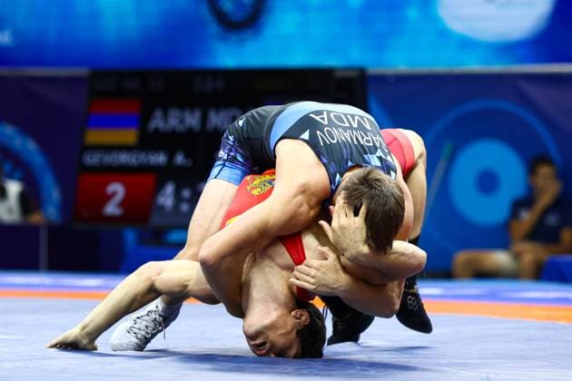 Sport Bilder des Tages Wrestling U20 World Championships 2025 55kg GR - Maxim Sarmanov (MDA) df. Armen Gevorgyan (ARM) Samokov Arena Samokov Bulgaria *** Wrestling U20 World Championships 2025 55kg GR Maxim Sarmanov MDA df Armen Gevorgyan ARM Samokov Arena Samokov Bulgaria Copyright: xJakexKirkmanx xUnitedxWorldxWrestlingx