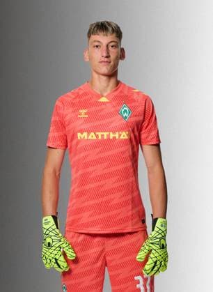 offizieller Portraittermin SV Werder Bremen 2025 2026 Stefan Smarkalev (Werder Bremen 37); 1.BL Porträttermin 2025 2026,