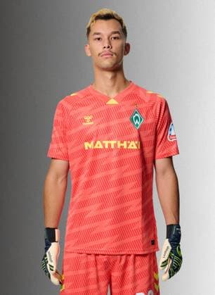 offizieller Portraittermin SV Werder Bremen 2025 2026 Mio Backhaus (Werder Bremen 30); 1.BL Porträttermin 2025 2026,