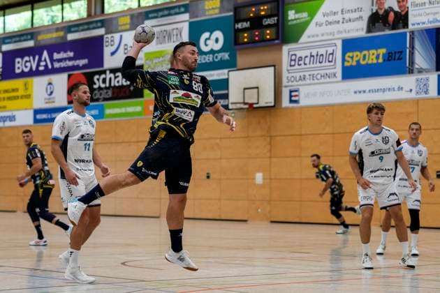 Jannik Kohlbacher (RNL, 80), beim Sprungwurf, Wurf, Torwurf, Action, Aktion, Spielszene, 22.08.2025, Östringen (Deutschland), Handball, Testspiel, Rhein-Neckar Löwen - HC Kriens-Luzern
