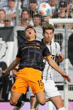 22.08.2025, xmohx, Fussball 2.Bundesliga, SV Elversberg - 1.FC Kaiserslautern v.l. Naatan Mikael Skyttä (1. FC Kaiserslautern) Maximilian Rohr (SV Elversberg) Zweikampf, Aktion, action, battle for the ball (DFL DFB REGULATIONS PROHIBIT ANY USE OF PHOTOGRAPHS as IMAGE SEQUENCES and or QUASI-VIDEO) Elversberg