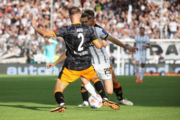 22.08.2025, xmohx, Fussball 2.Bundesliga, SV Elversberg - 1.FC Kaiserslautern v.l. Zweikampf, Aktion, action, battle for the ball Tom Zimmerschied (SV Elversberg) Simon Asta (1. FC Kaiserslautern) (DFL DFB REGULATIONS PROHIBIT ANY USE OF PHOTOGRAPHS as IMAGE SEQUENCES and or QUASI-VIDEO) Elversberg